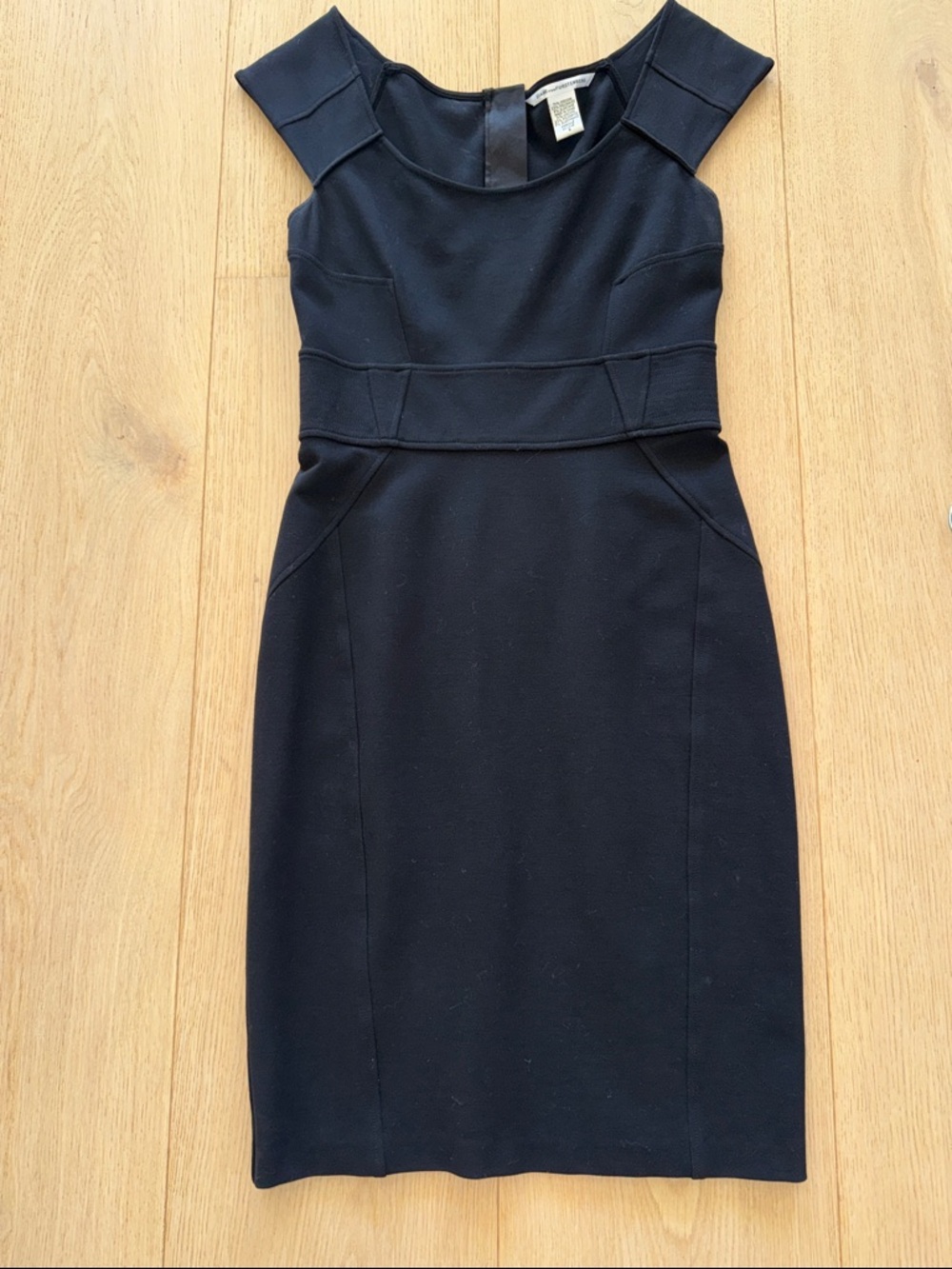Diane Von Furstenberg Black Cap-Sleeve Midi Sheath Dress